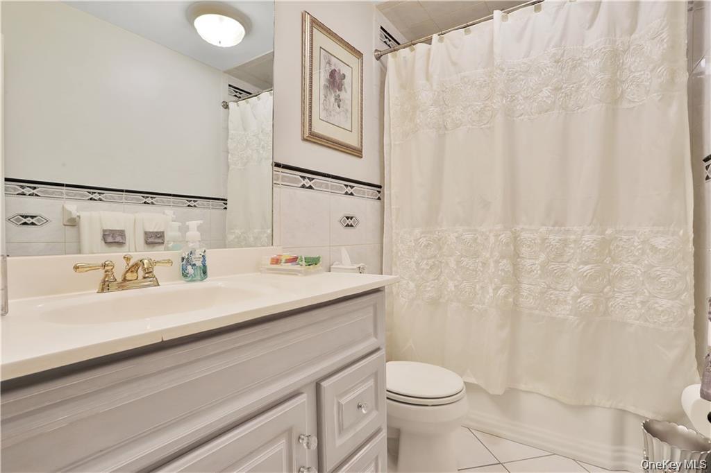 2 Split Tree Drive, New Windsor, NY 12553