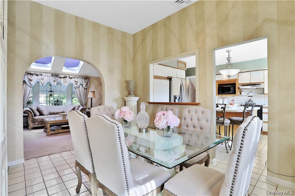 2 Split Tree Drive, New Windsor, NY 12553