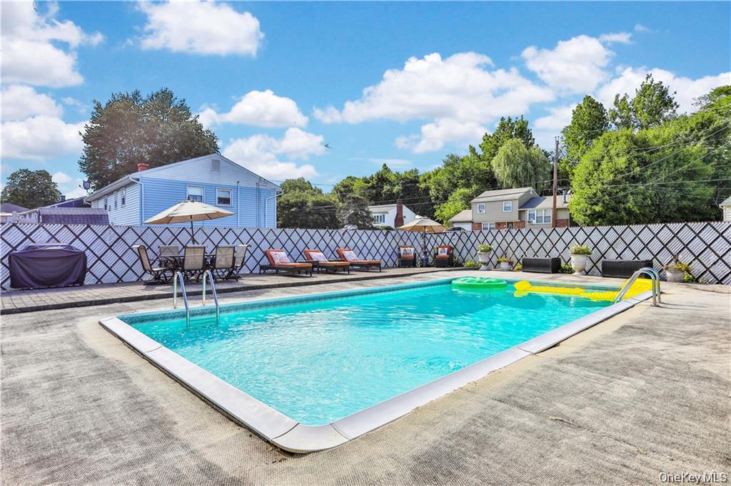 2 Split Tree Drive, New Windsor, NY 12553