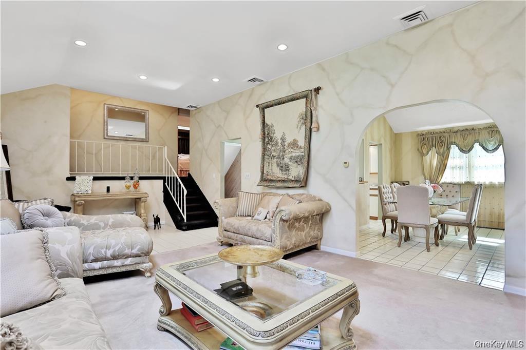 2 Split Tree Drive, New Windsor, NY 12553