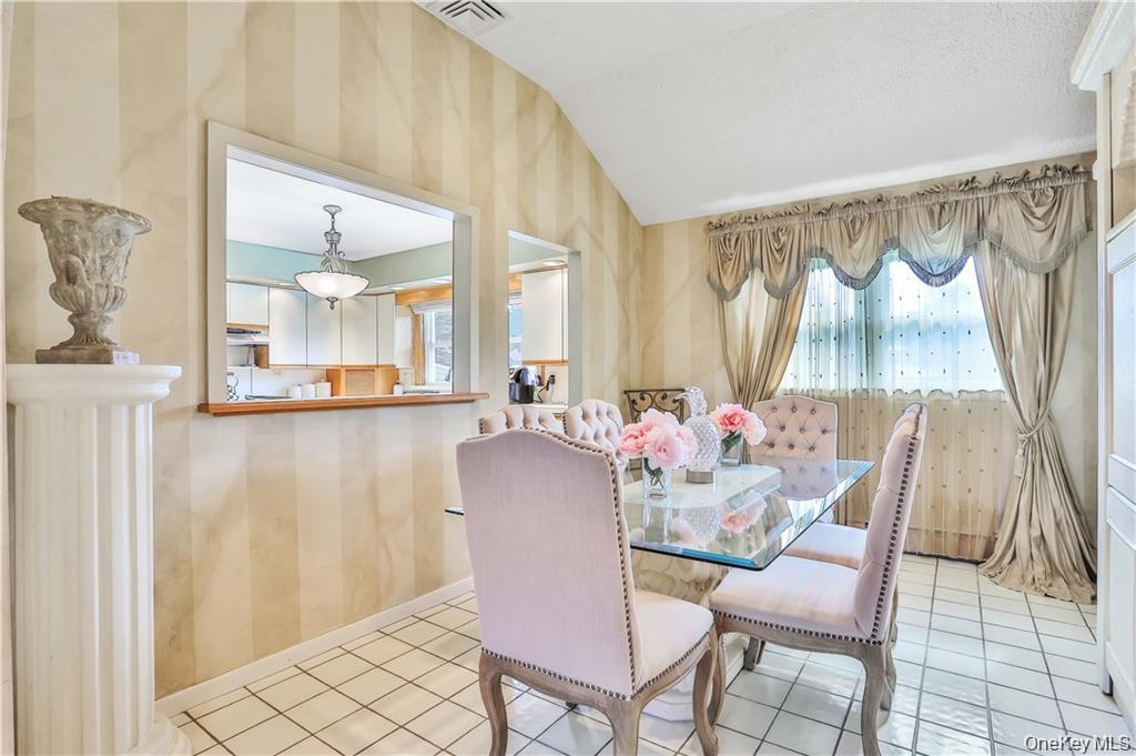 2 Split Tree Drive, New Windsor, NY 12553