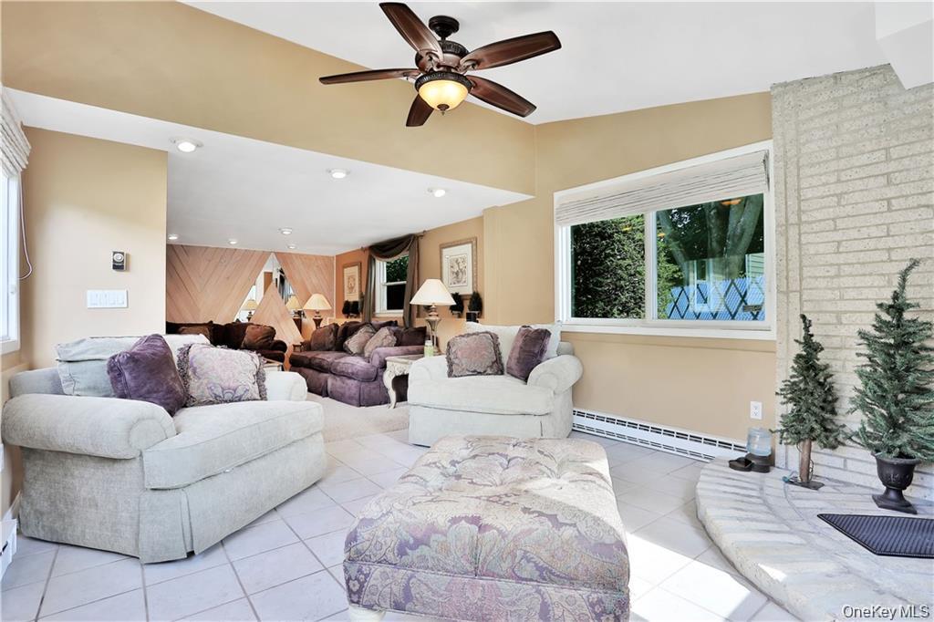 2 Split Tree Drive, New Windsor, NY 12553