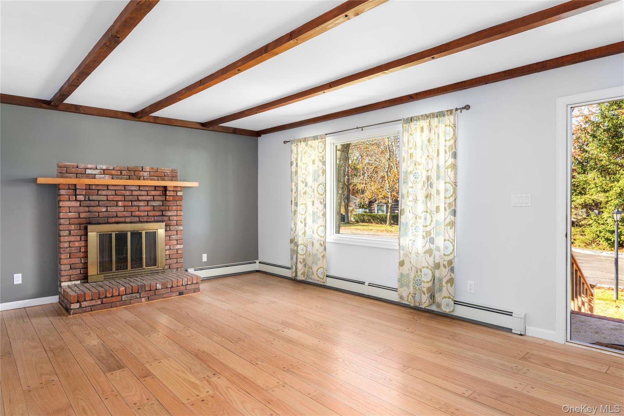 11 Seneca Trail, Ridge, NY 11961