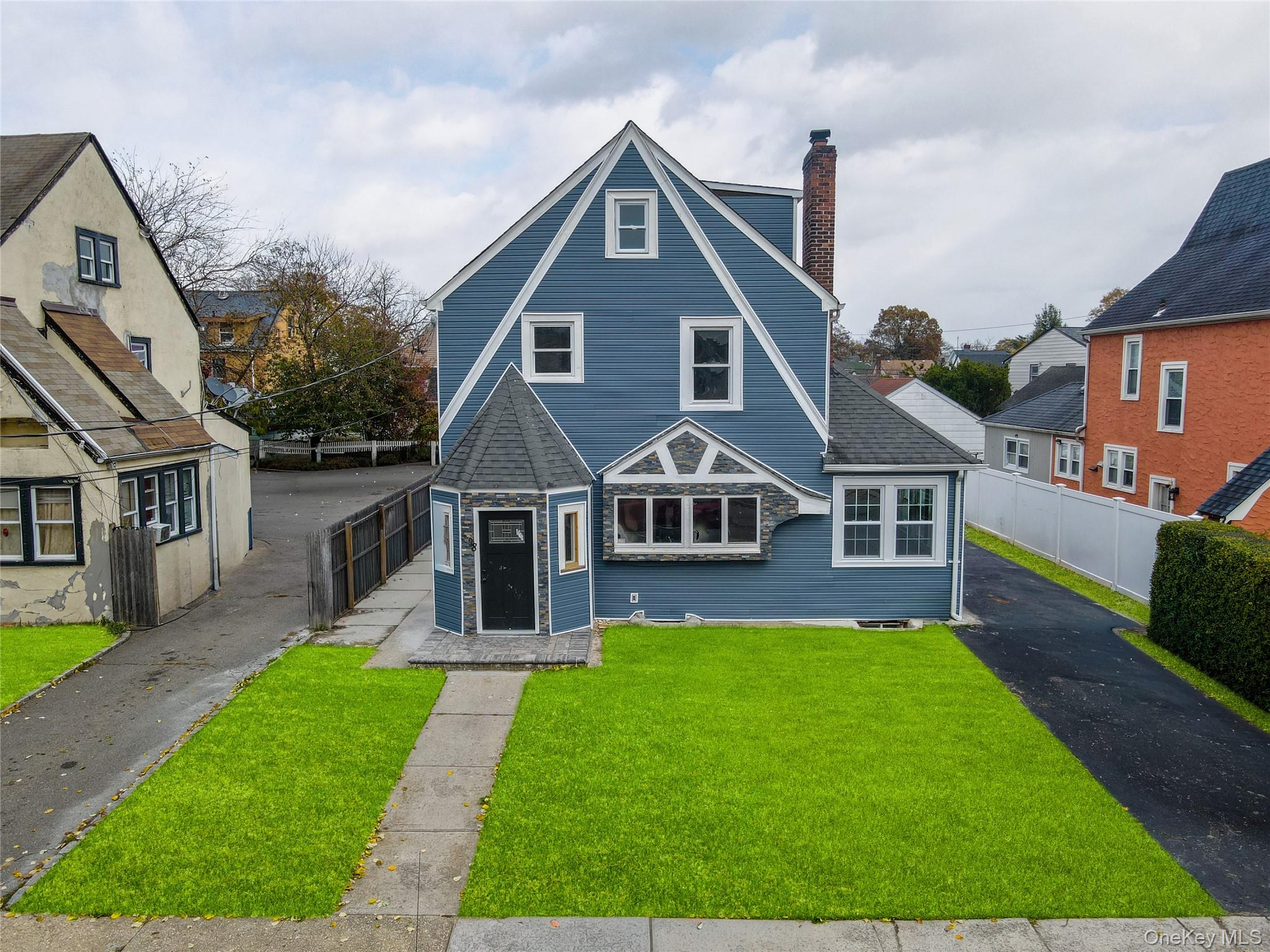 28 Cornwall Lane, Hempstead, NY 11550