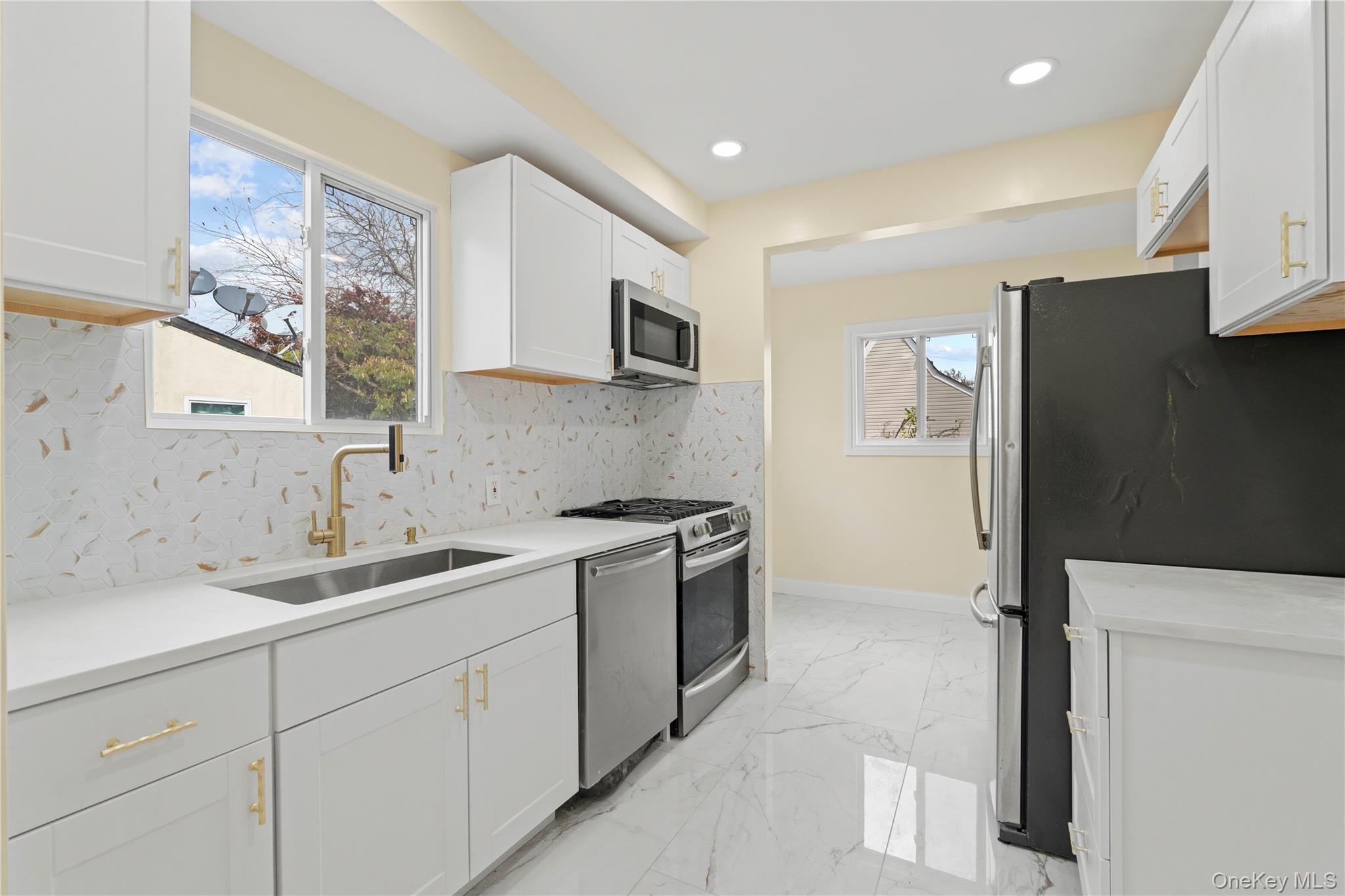 28 Cornwall Lane, Hempstead, NY 11550