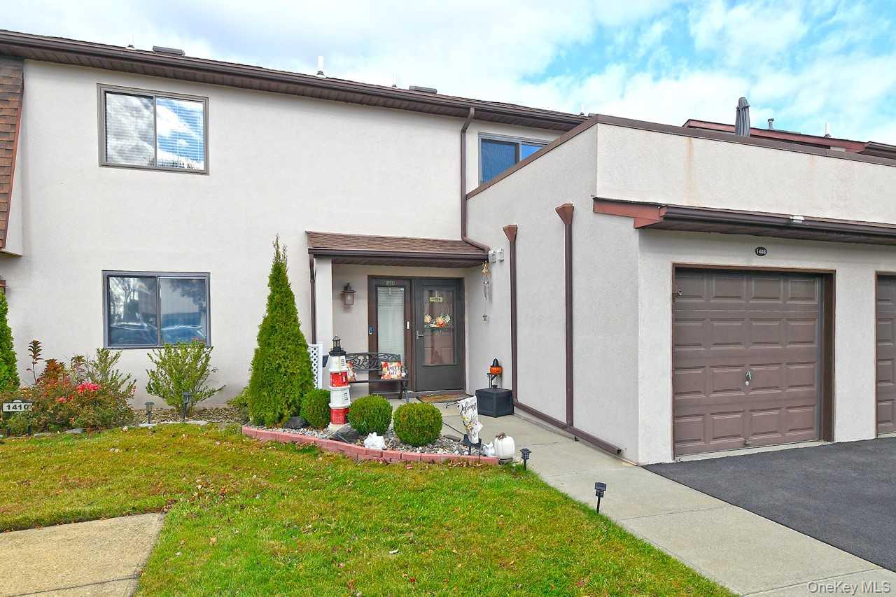 ONE ANCHORAGE Way # 1408, Freeport, NY 11520