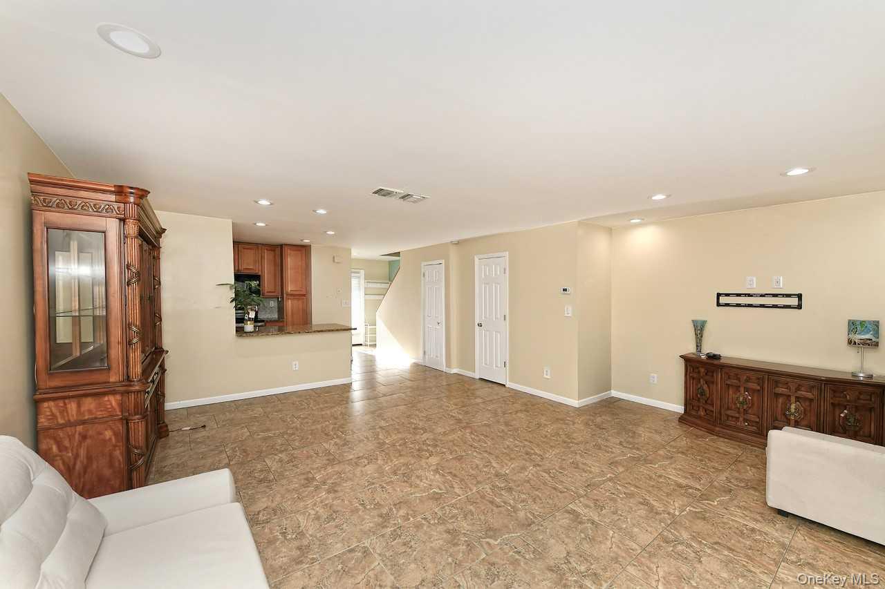 ONE ANCHORAGE Way # 1408, Freeport, NY 11520