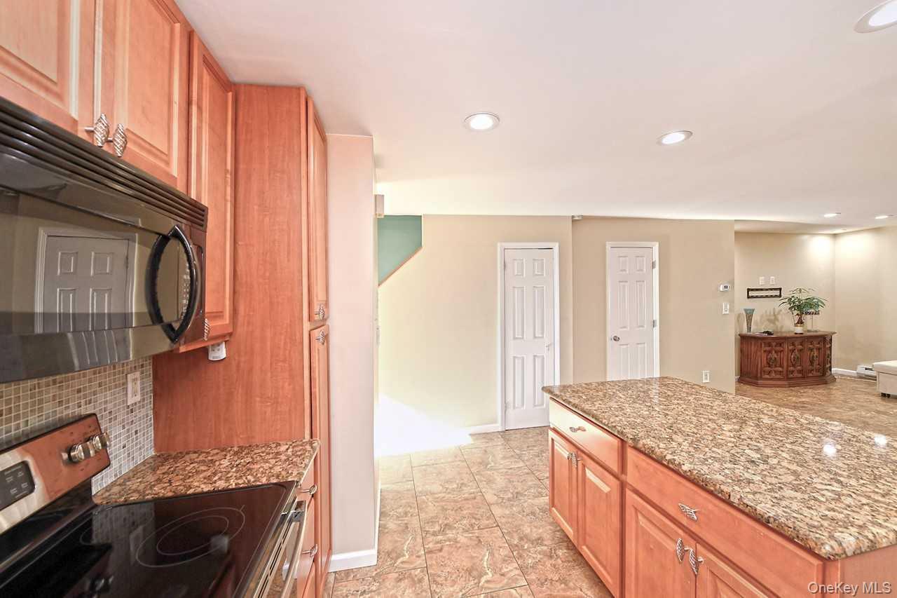 ONE ANCHORAGE Way # 1408, Freeport, NY 11520