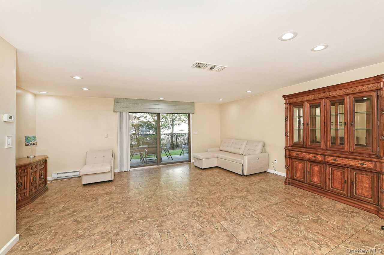 ONE ANCHORAGE Way # 1408, Freeport, NY 11520