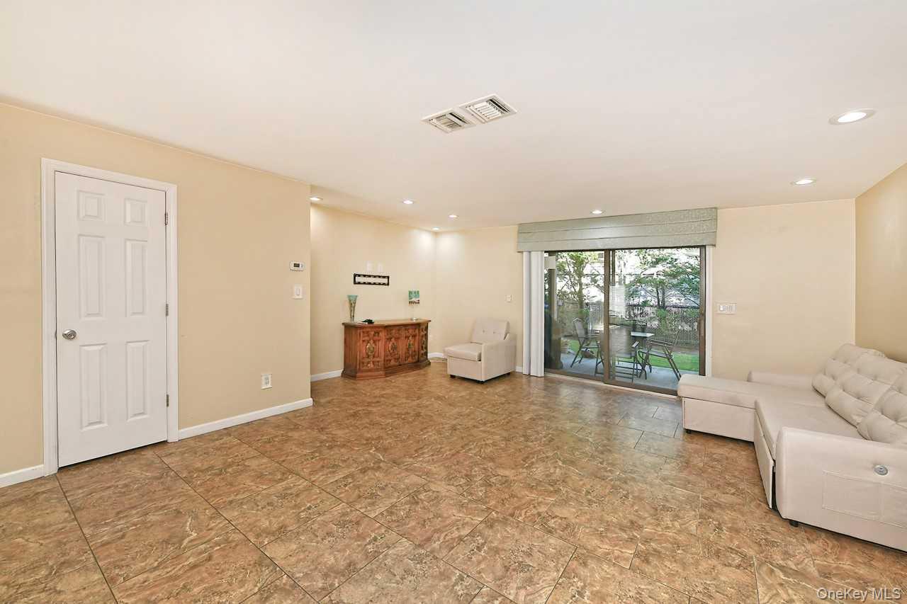 ONE ANCHORAGE Way # 1408, Freeport, NY 11520