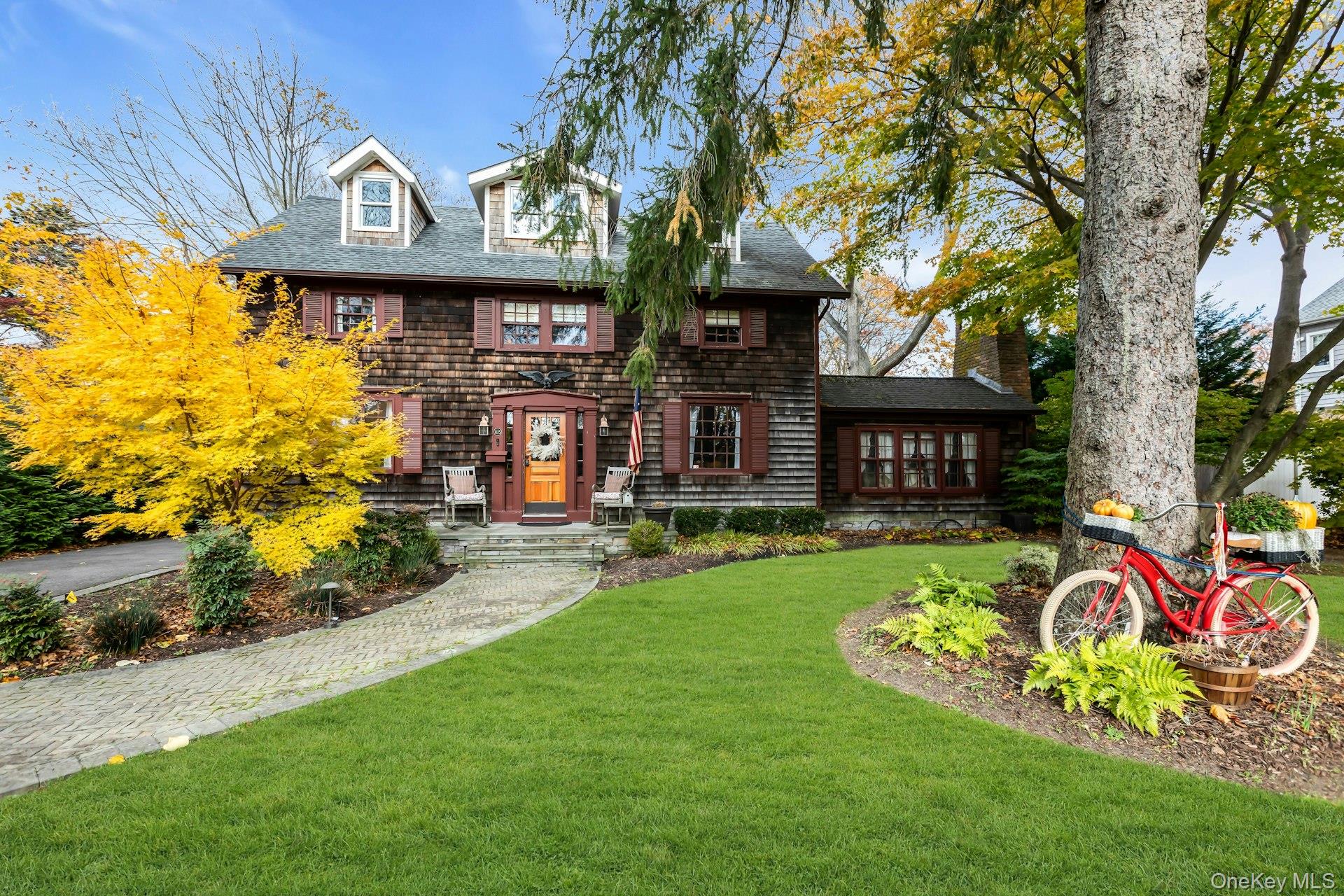 105 Academy Street, Bayport, NY 11705