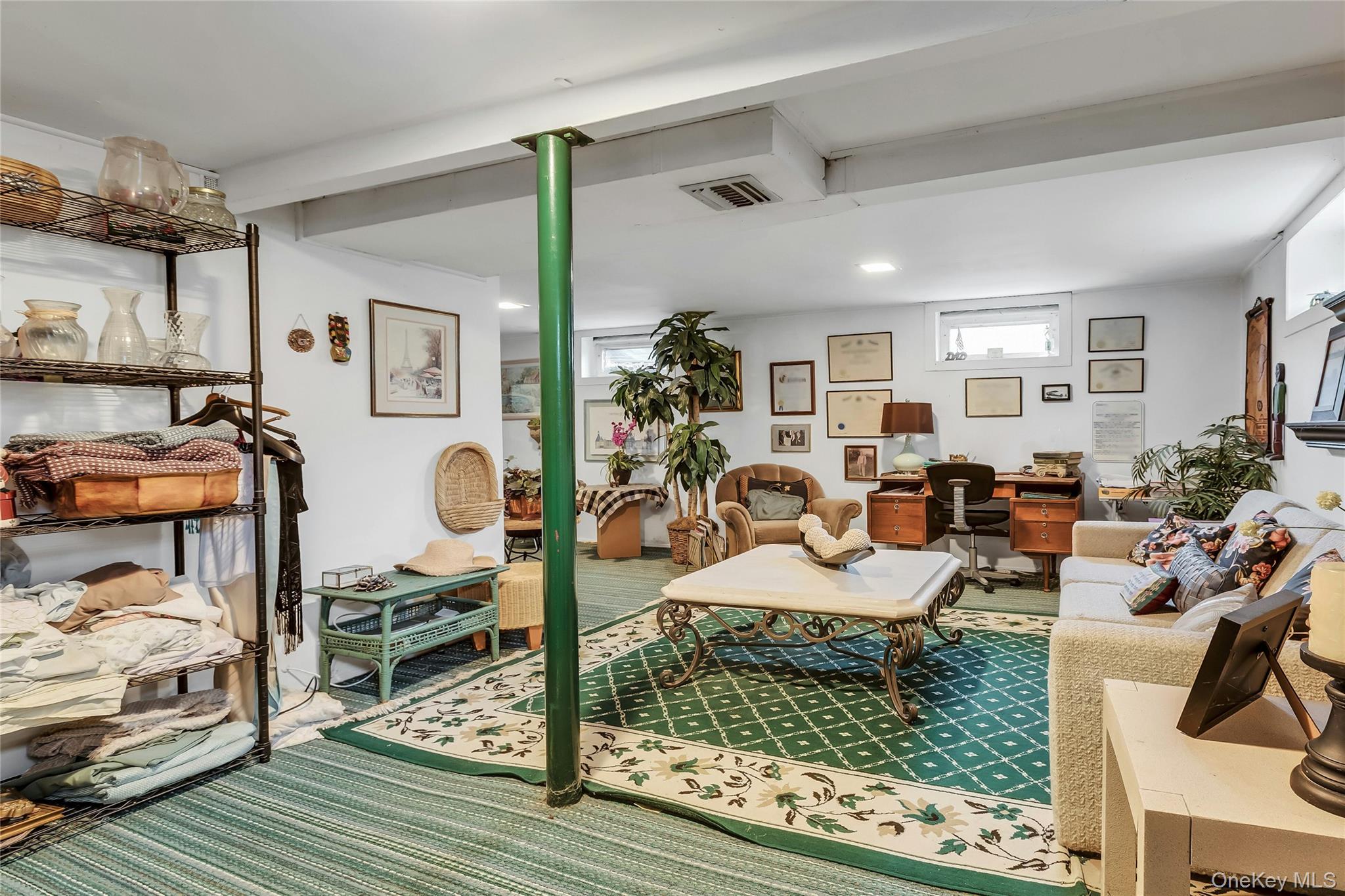 27 Abbey Lane, Plainview, NY 11803