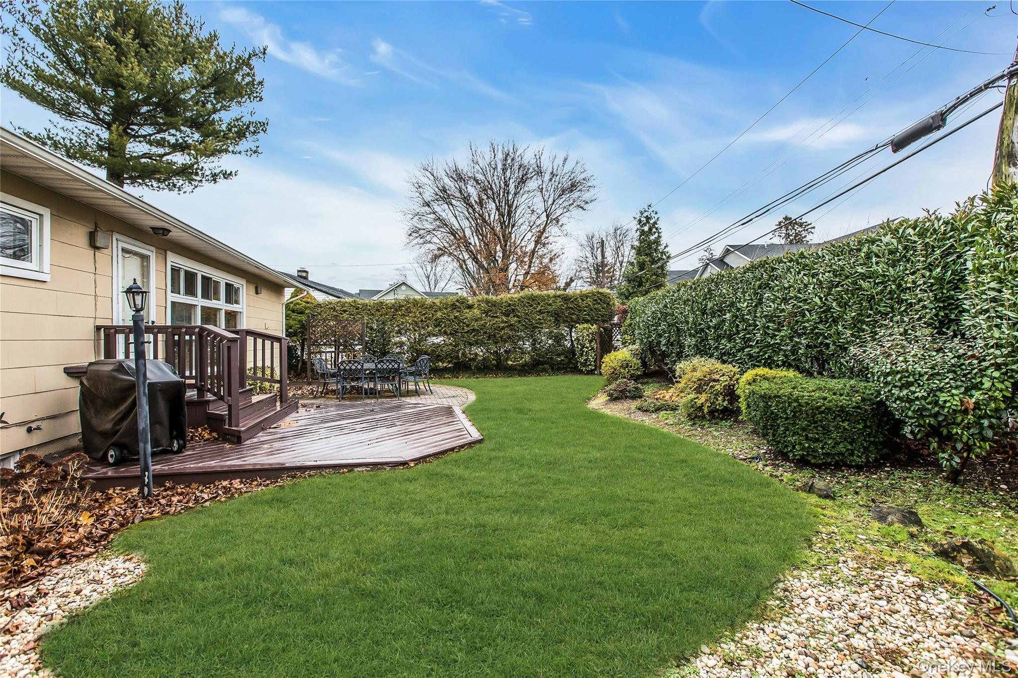 27 Abbey Lane, Plainview, NY 11803