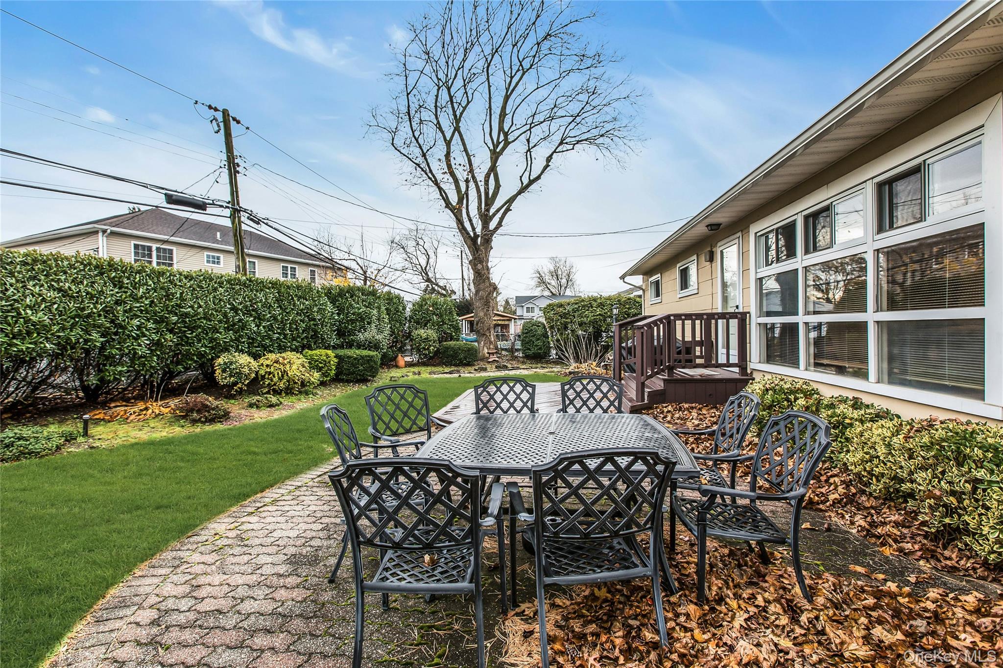 27 Abbey Lane, Plainview, NY 11803