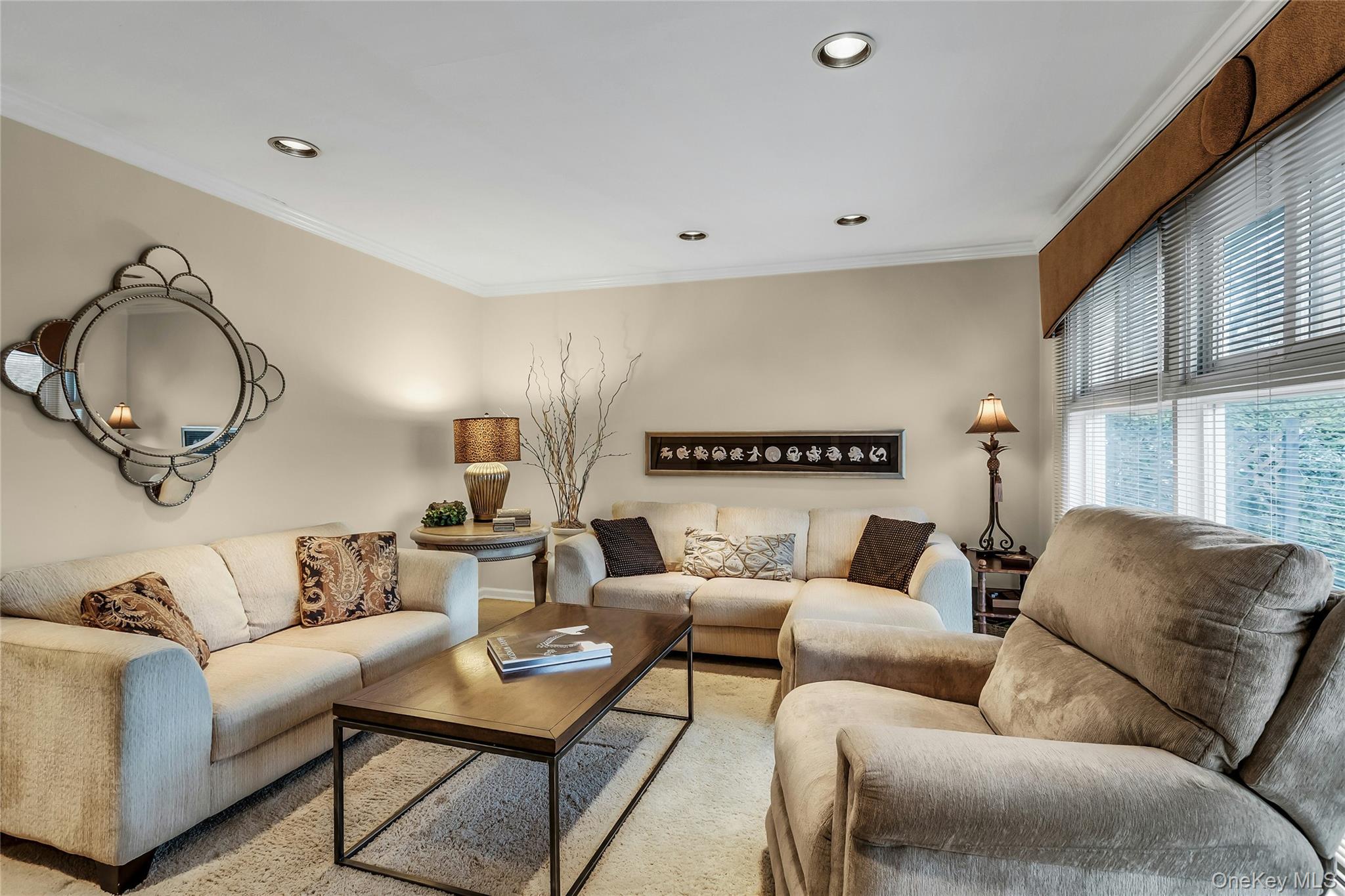 27 Abbey Lane, Plainview, NY 11803