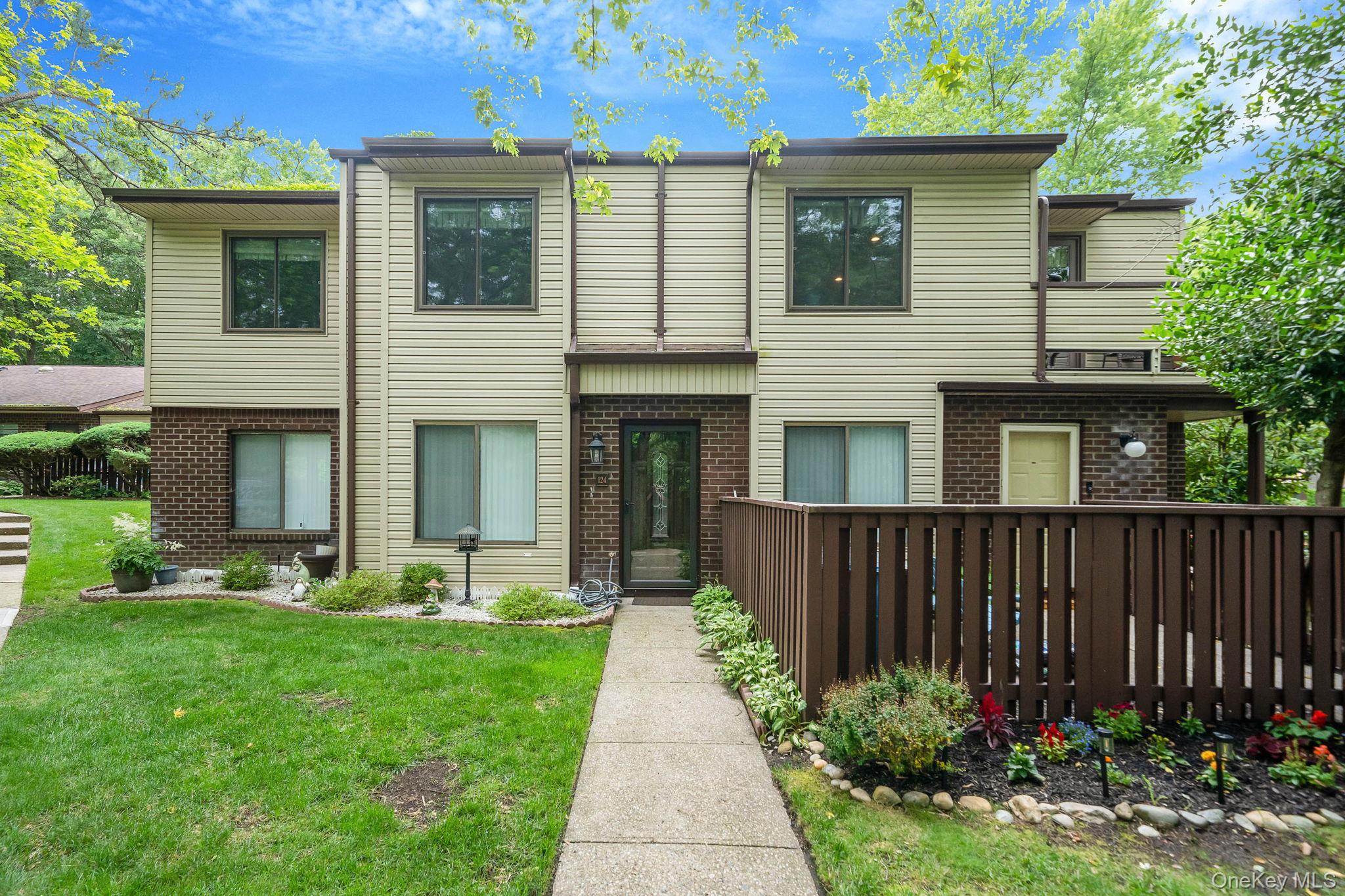 124 Birchwood Road # 124, Coram, NY 11727