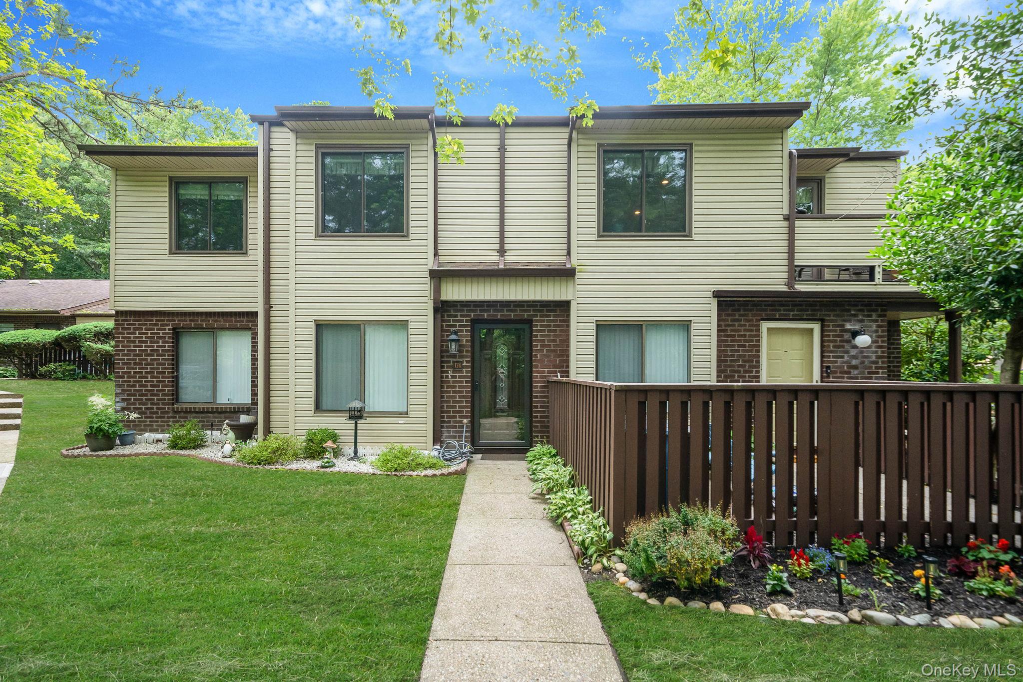 124 Birchwood Road # 124, Coram, NY 11727