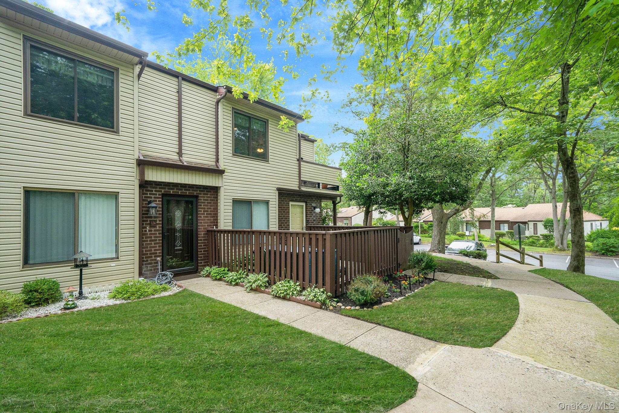 124 Birchwood Road # 124, Coram, NY 11727