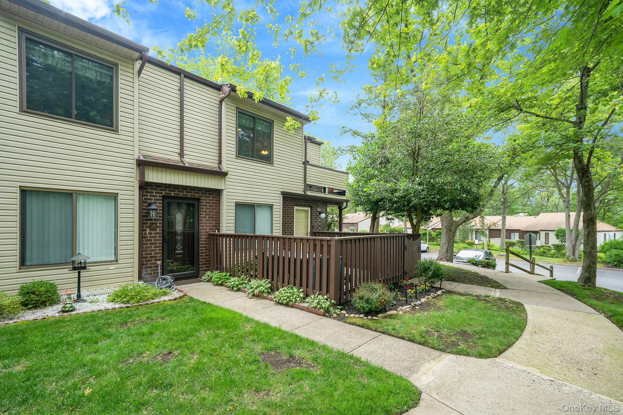 124 Birchwood Road # 124, Coram, NY 11727