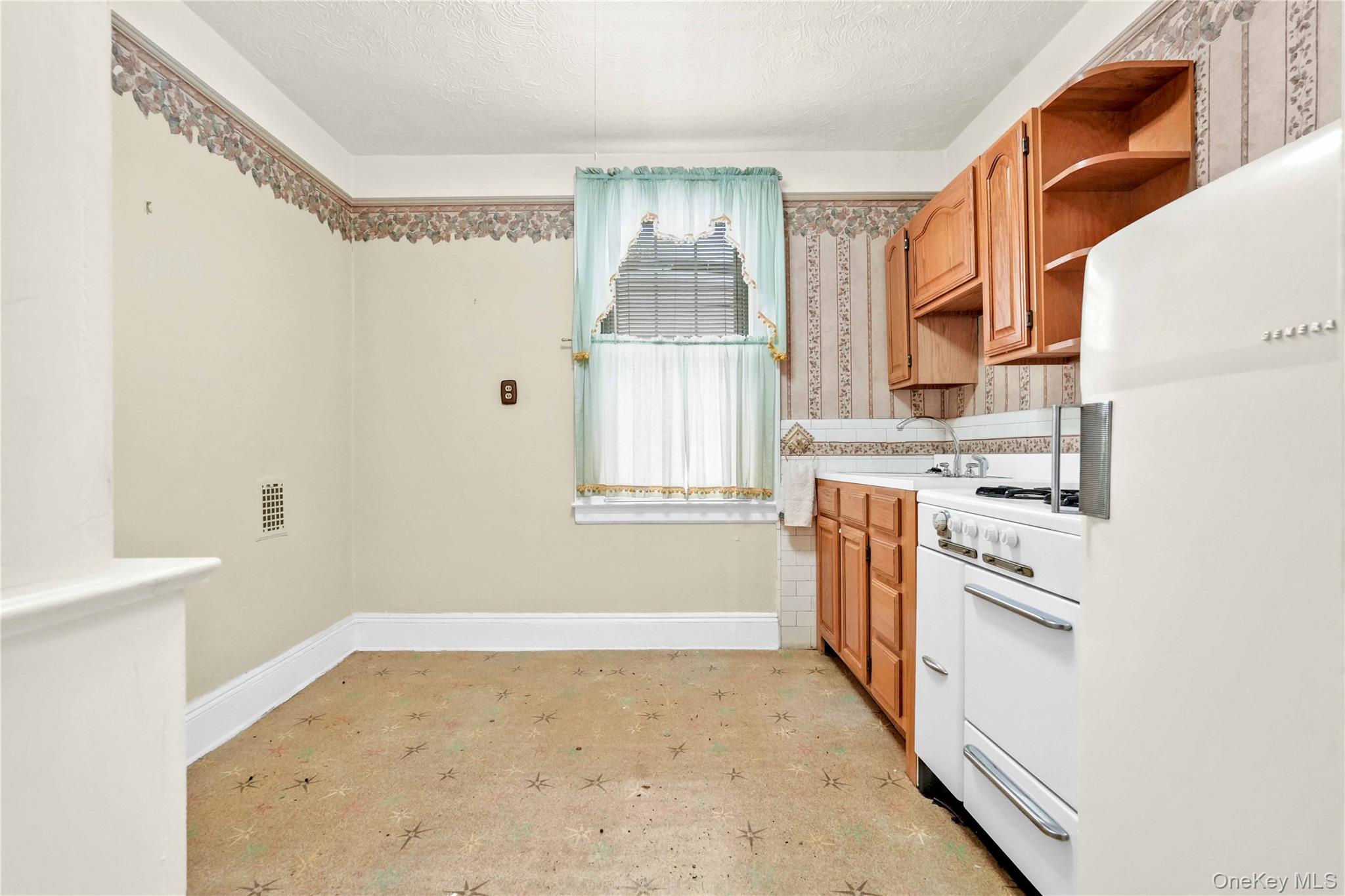 62-63 60th Drive, Maspeth, NY 11378