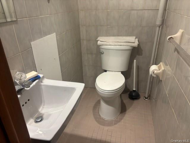 404 Bauer Place, Mineola, NY 11501