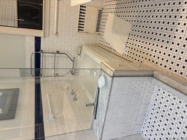 404 Bauer Place, Mineola, NY 11501