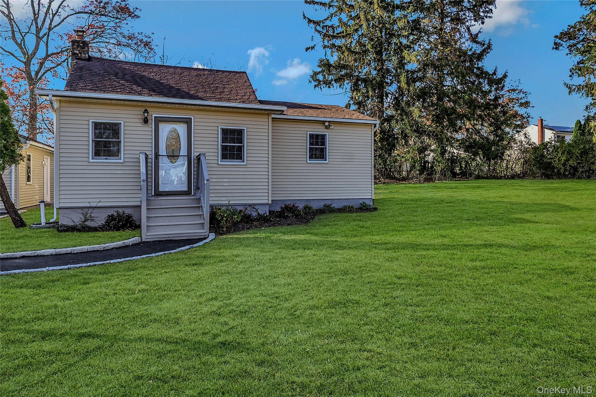 8 Pansy Road, Rocky Point, NY 11778