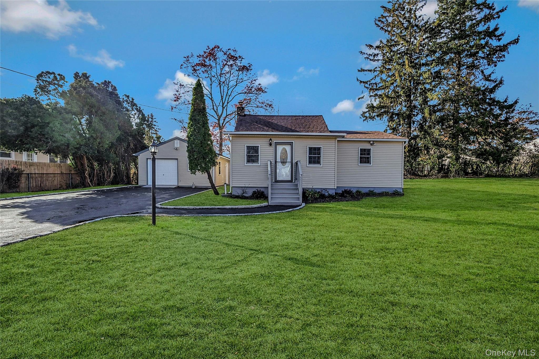 8 Pansy Road, Rocky Point, NY 11778