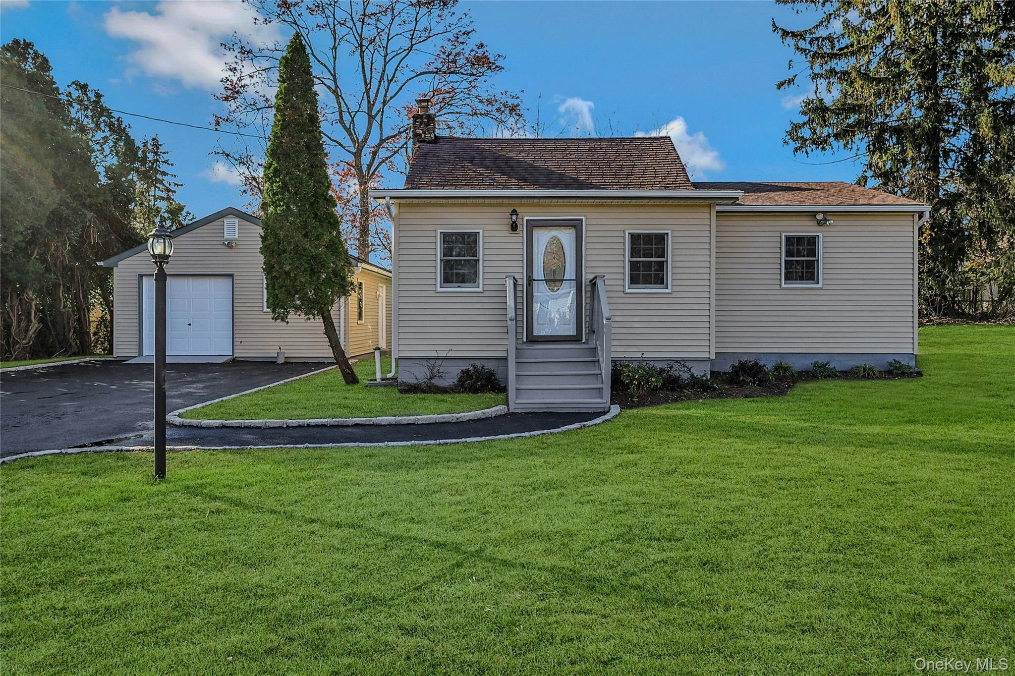 8 Pansy Road, Rocky Point, NY 11778