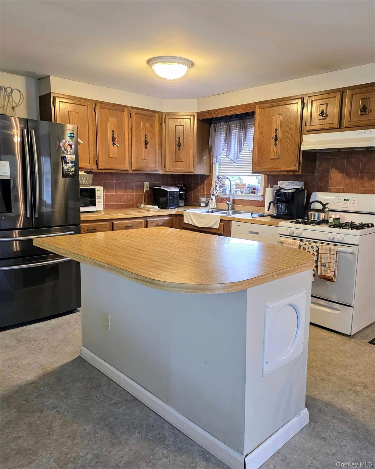 146 Webster Avenue, Lake Ronkonkoma, NY 11779