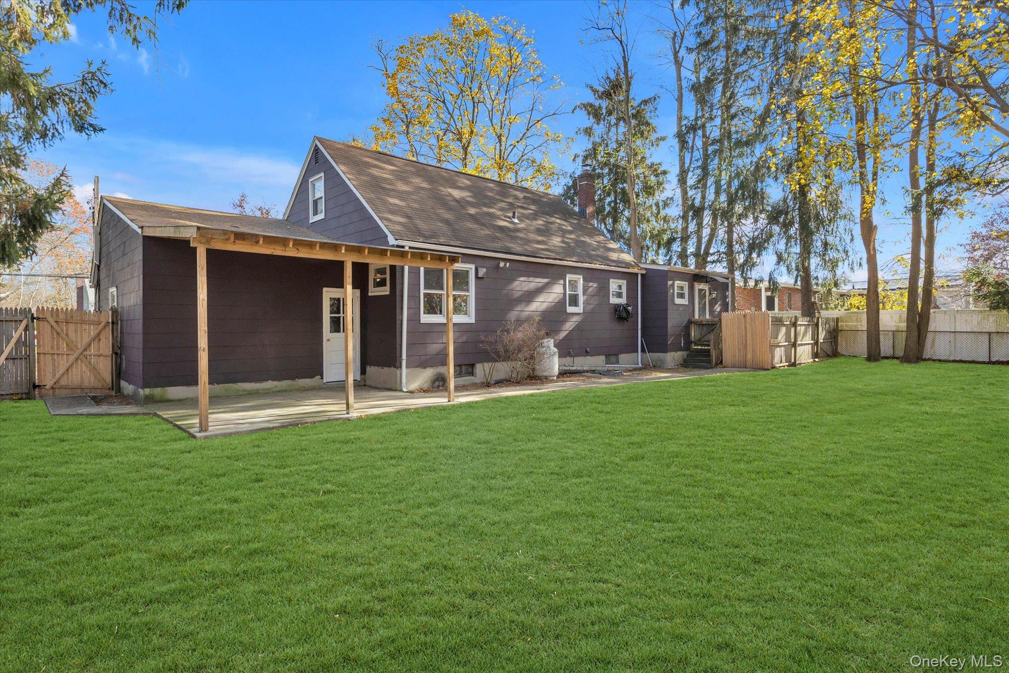 1392 Manor Lane, Bay Shore, NY 11706