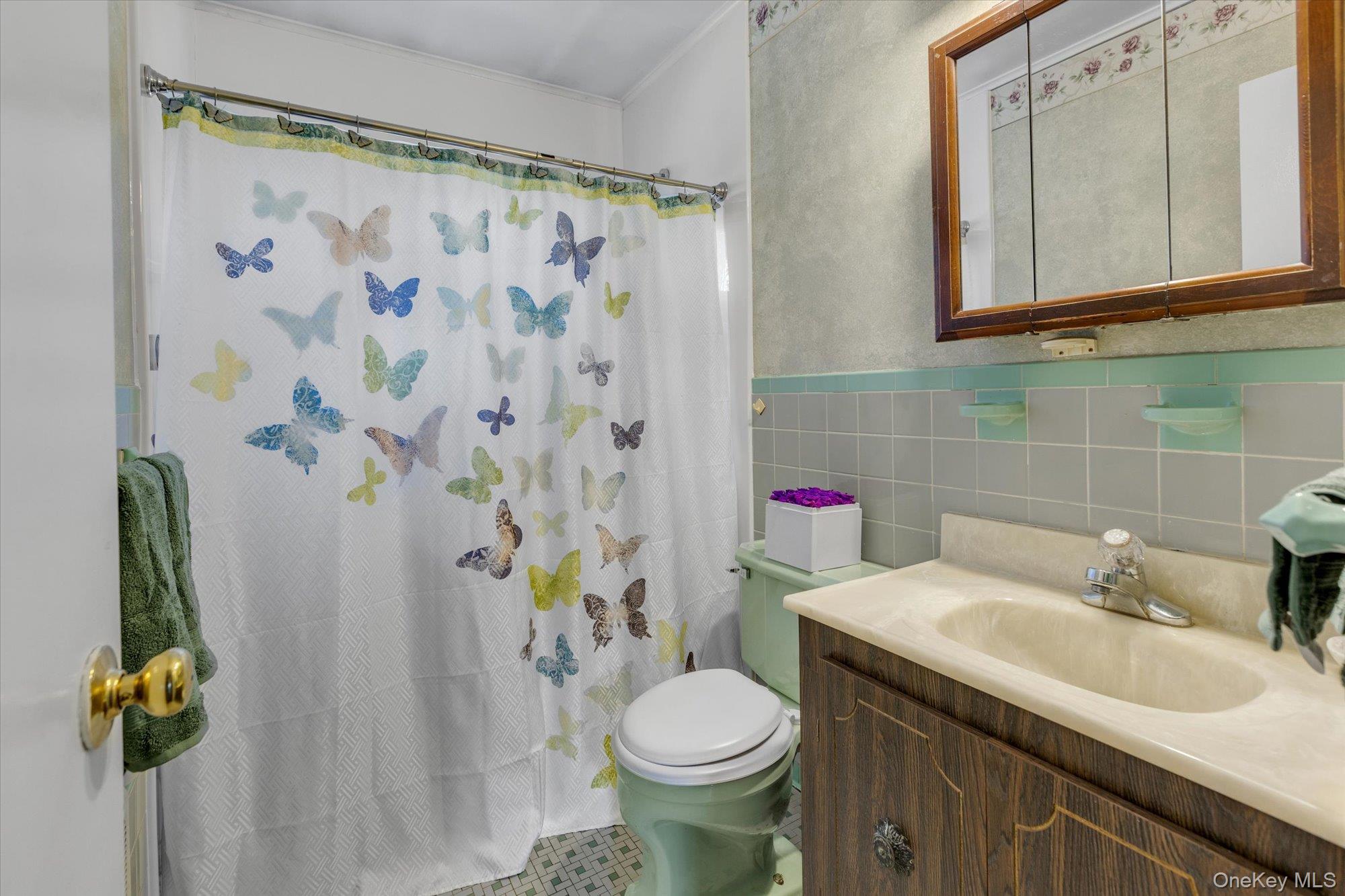 1392 Manor Lane, Bay Shore, NY 11706