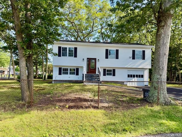 30 7th Street, Holbrook, NY 11741