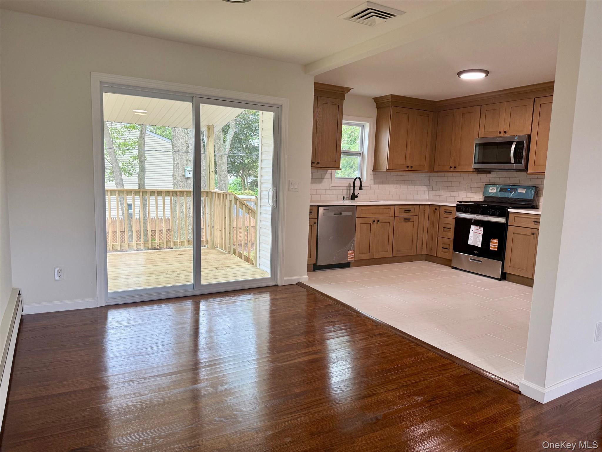 30 7th Street, Holbrook, NY 11741