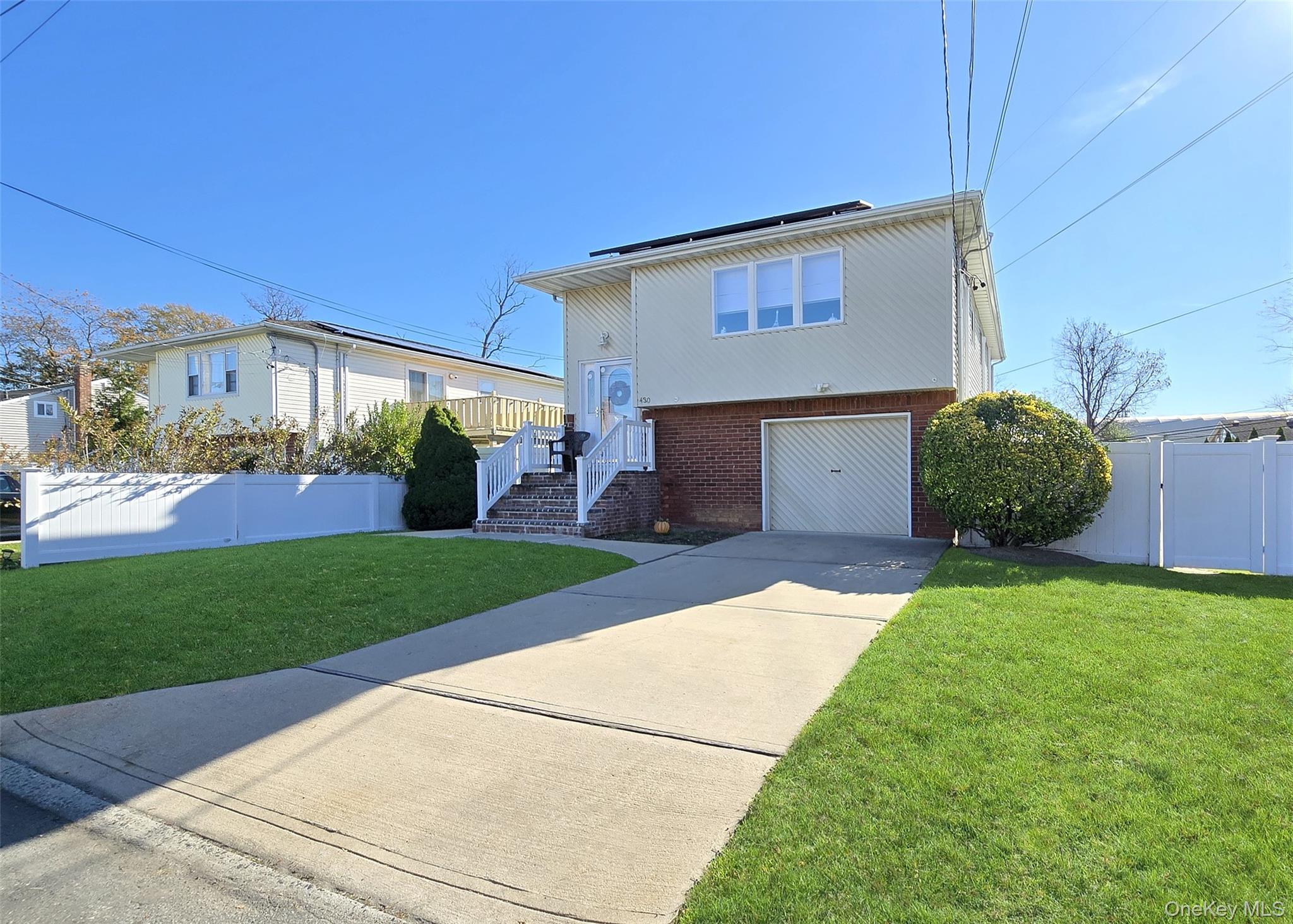 430 Heathcote Road, Lindenhurst, NY 11757