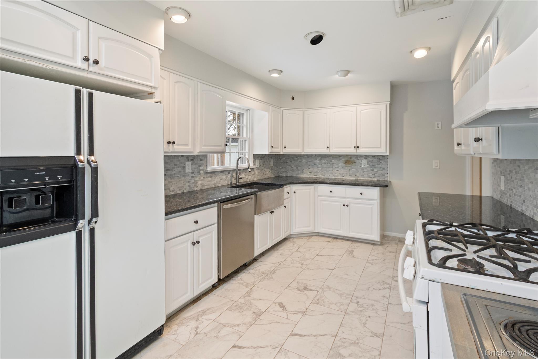 9 Oak Shore Drive, Bayville, NY 11709