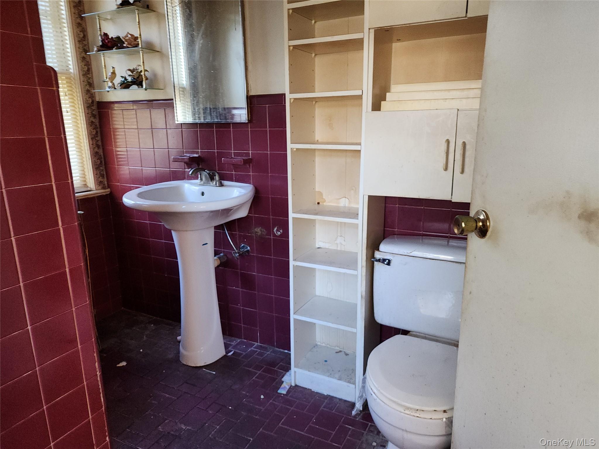 39 Hilbert Street, Hempstead, NY 11550