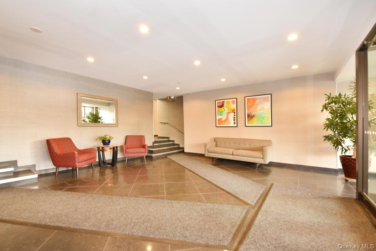 1 Birchwood Court # 5H, Mineola, NY 11501