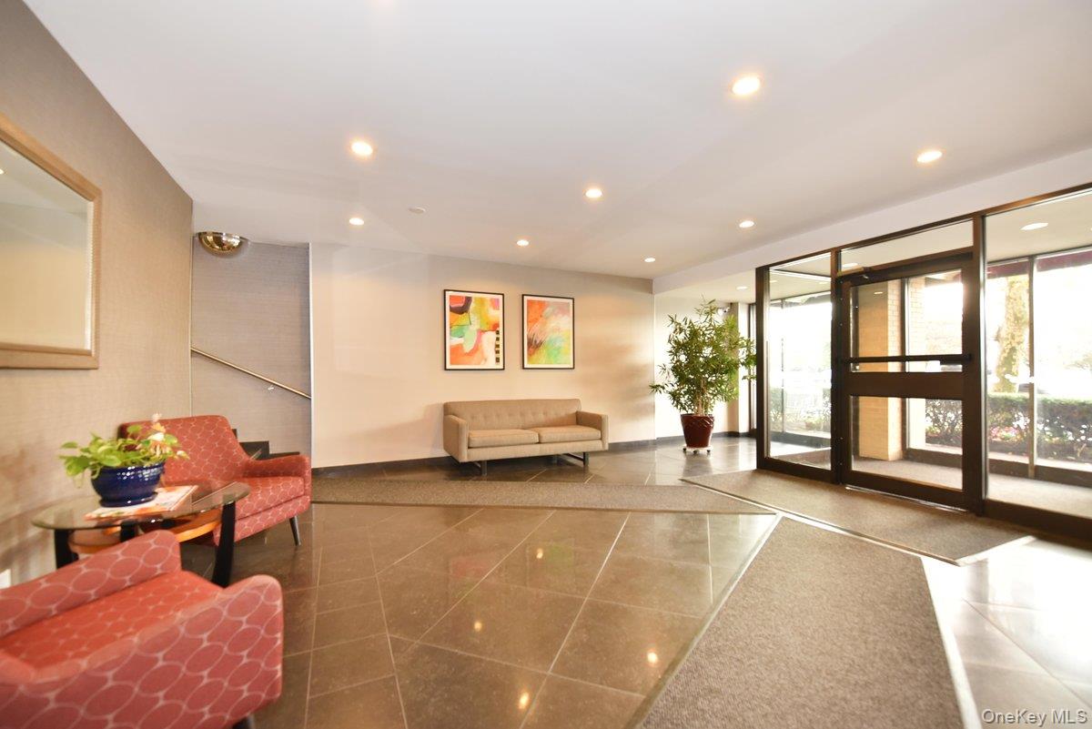 1 Birchwood Court # 5H, Mineola, NY 11501