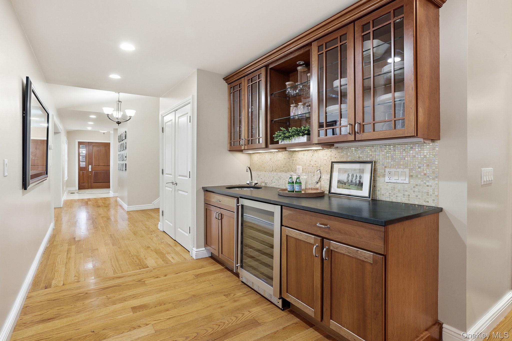 25 Andrea Lane, Scarsdale, NY 10583