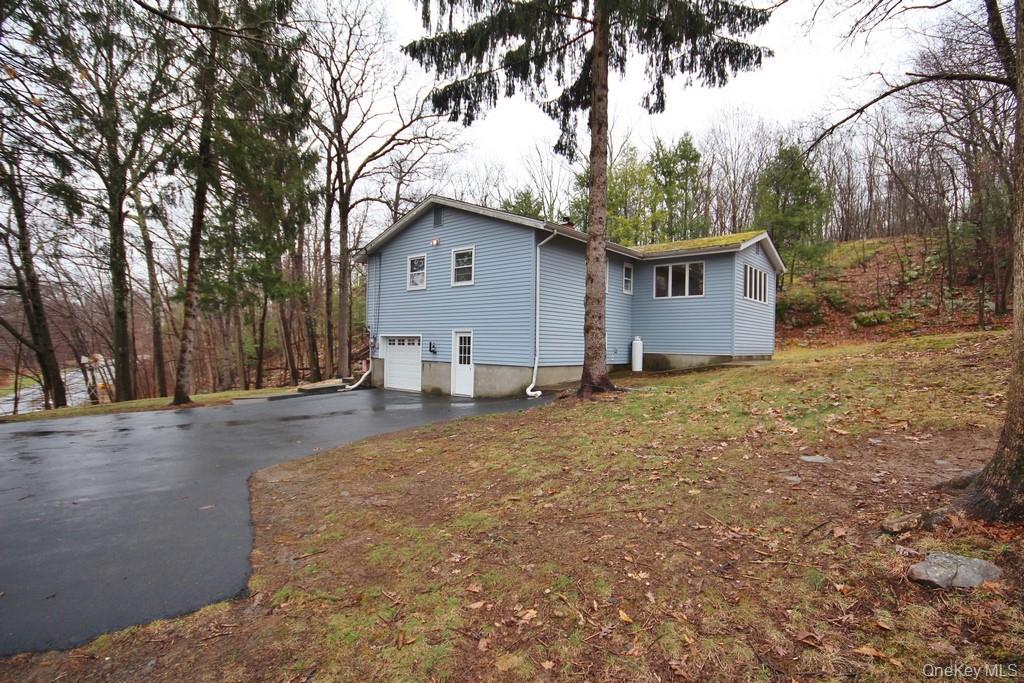 1432 E Mombasha Road, Monroe, NY 10950