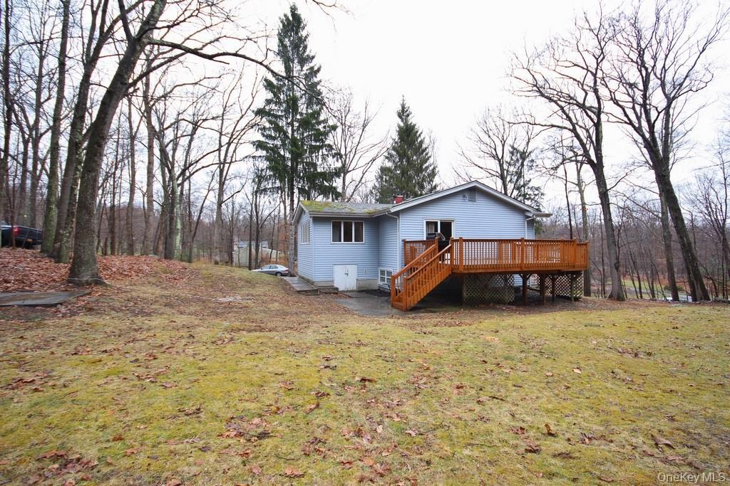 1432 E Mombasha Road, Monroe, NY 10950