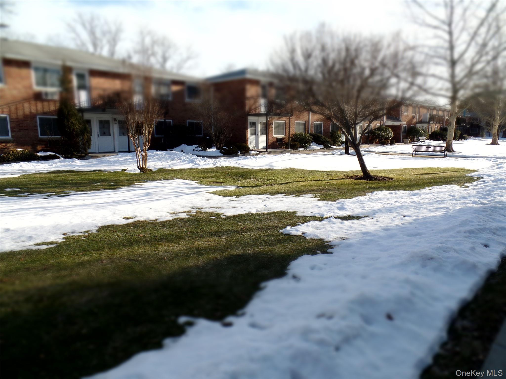 1233 Melville Rd # 24, Farmingdale, NY 11735