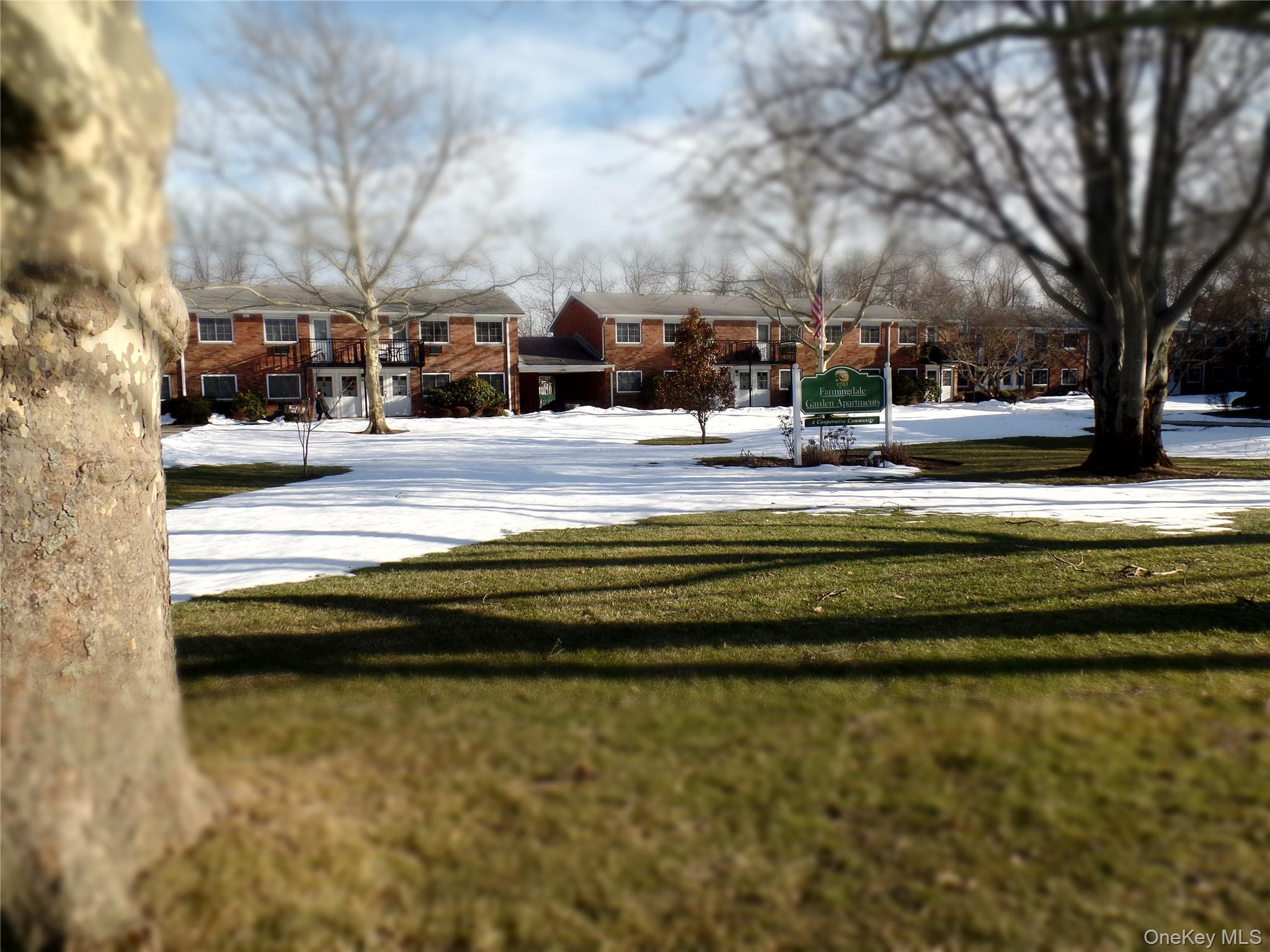 1233 Melville Rd # 24, Farmingdale, NY 11735