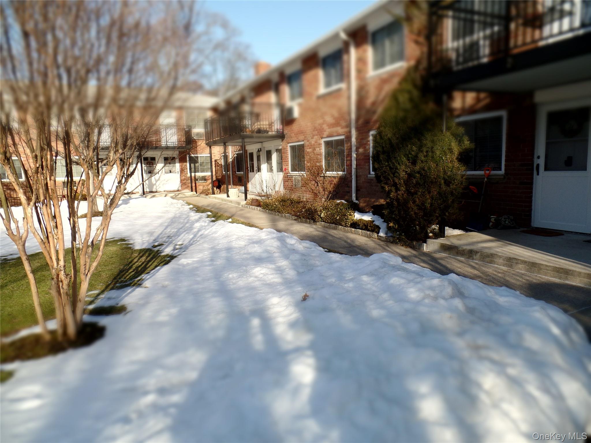 1233 Melville Rd # 24, Farmingdale, NY 11735