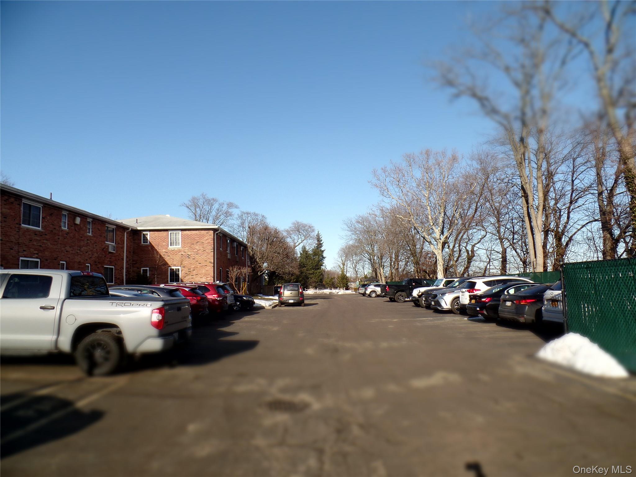 1233 Melville Rd # 24, Farmingdale, NY 11735