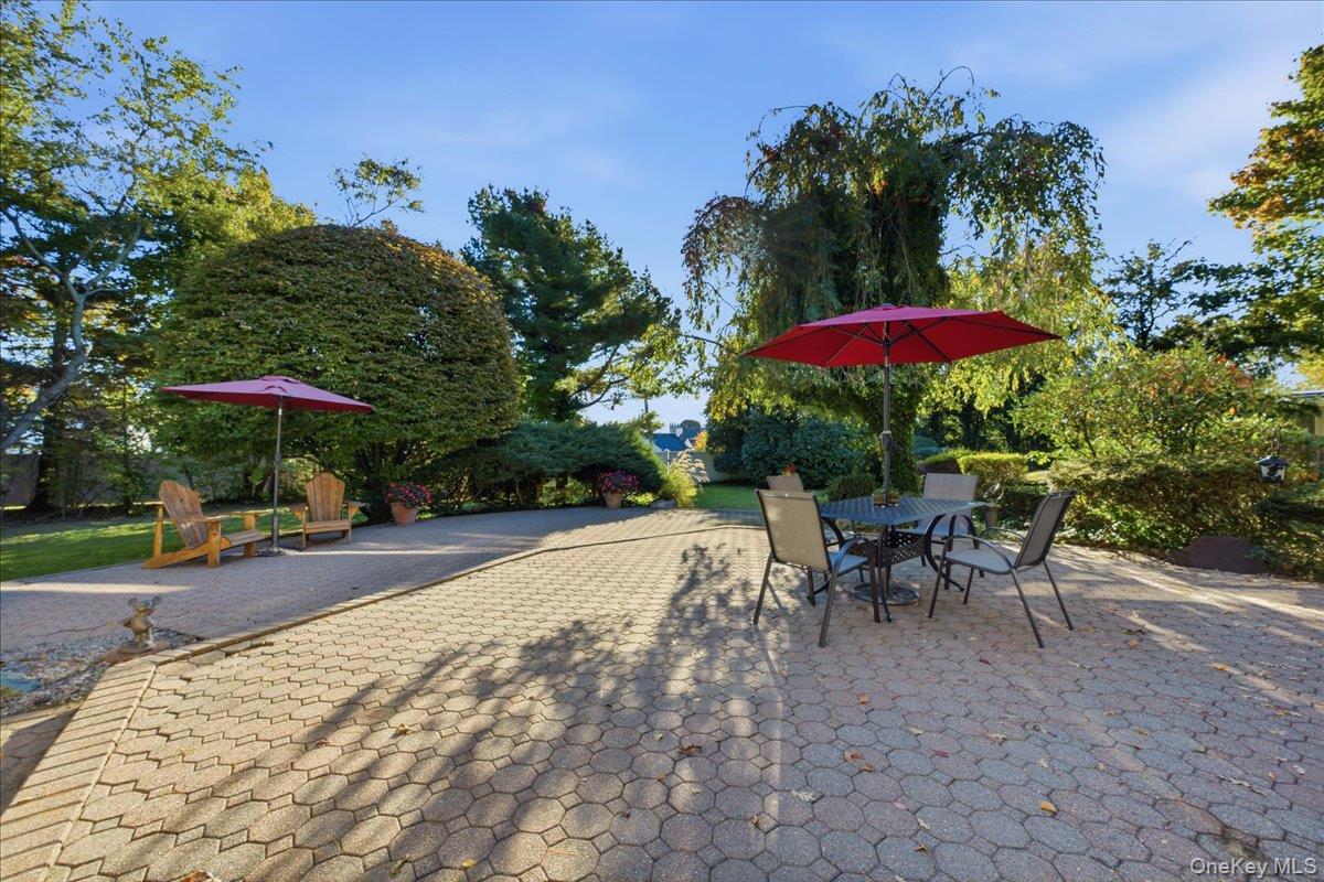 89 Woodsome Road, Babylon, NY 11702