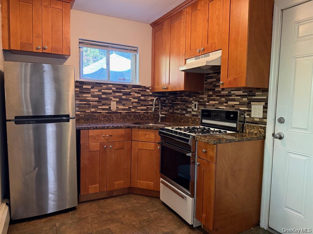 2 Harbor Circle, Centerport, NY 11721