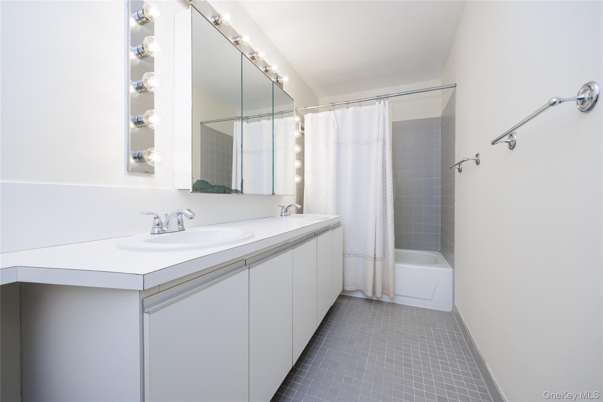 100 W Broadway # 6HH, Long Beach, NY 11561