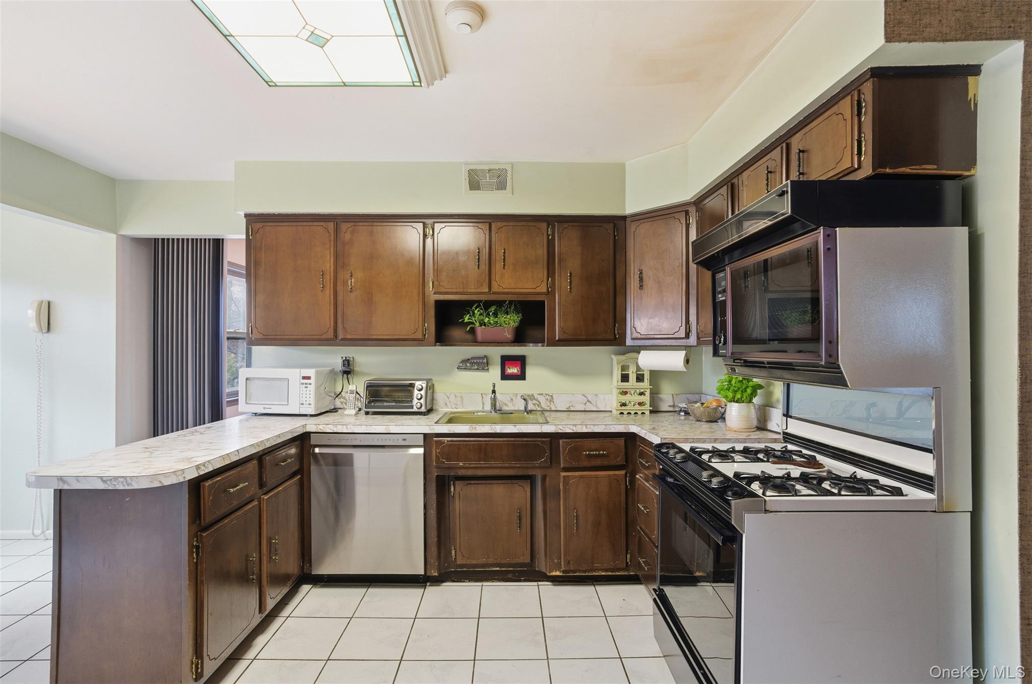 7 Helaine Court, Orangeburg, NY 10962